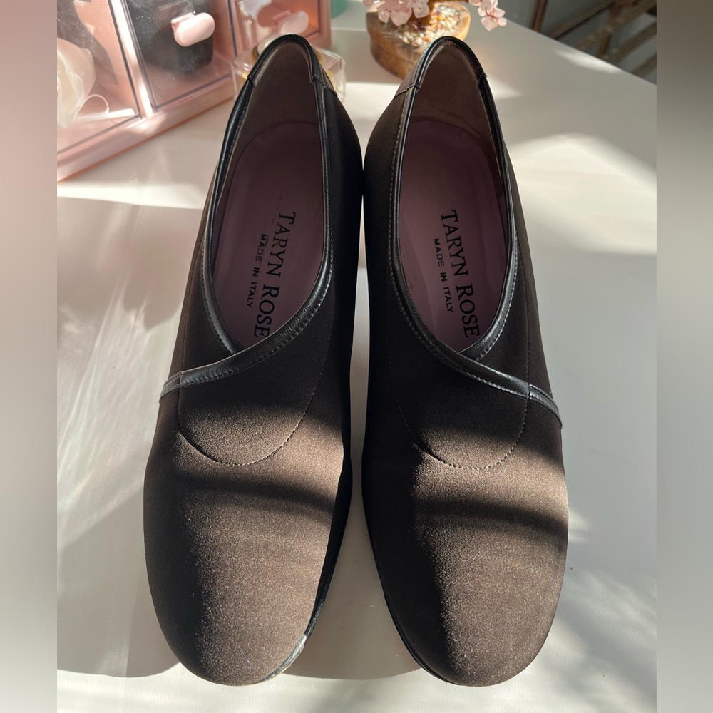 Taryn Rose Women's Brown Pump